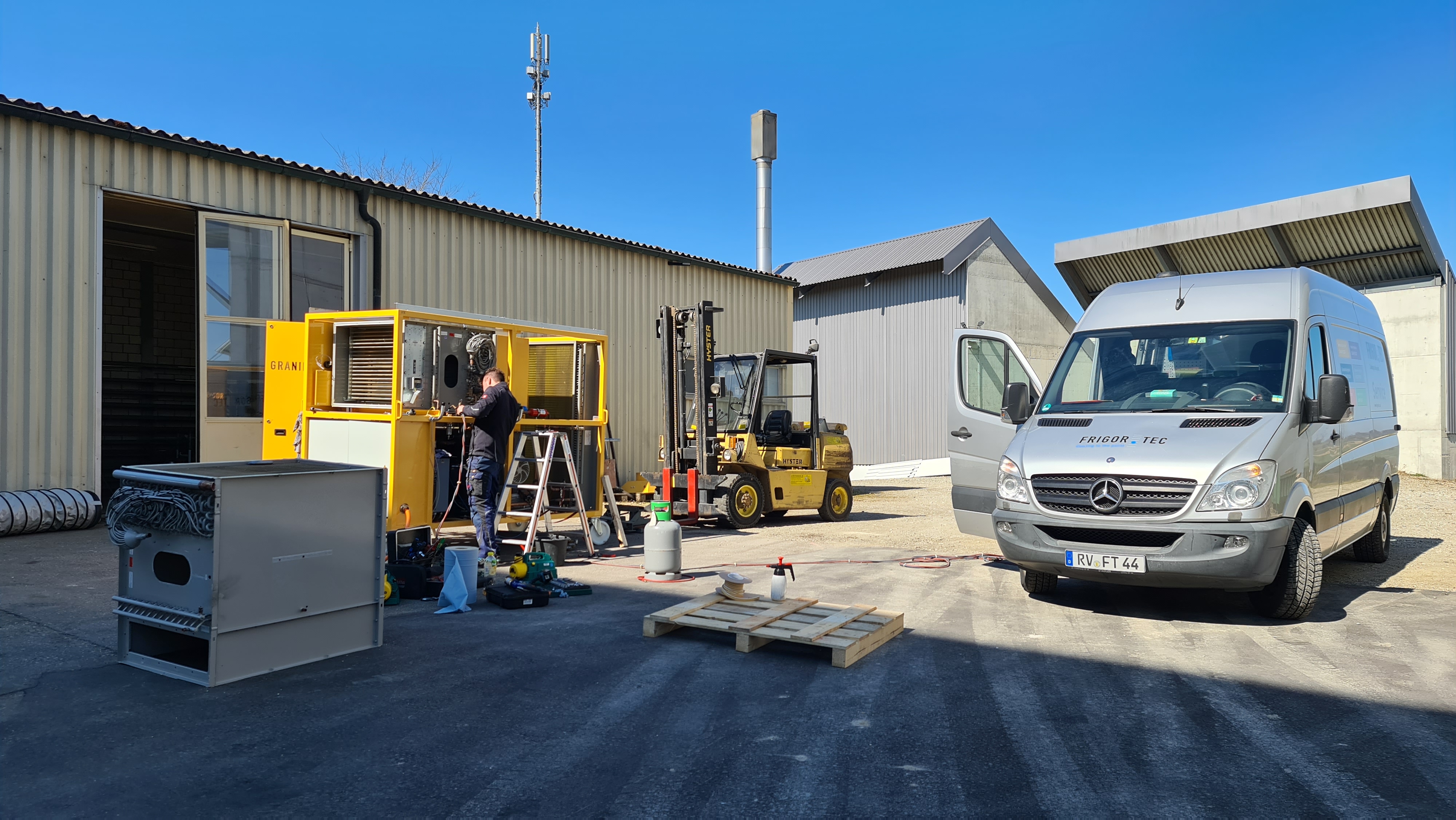 Servicing a grain cooler in Germany