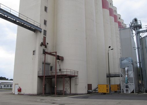 Grain cooling units for safe grain conservation 
