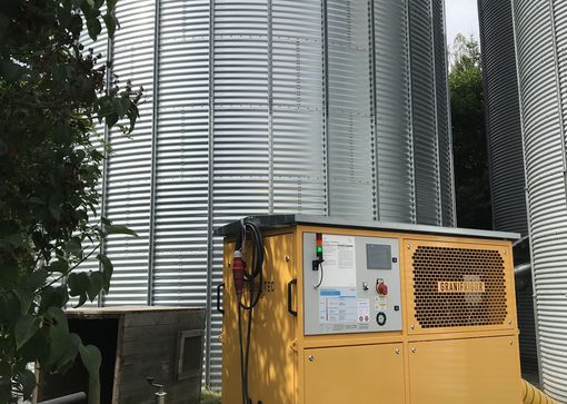 Grain cooling unit in front of a storage silo. Effective protection against mycotoxins.