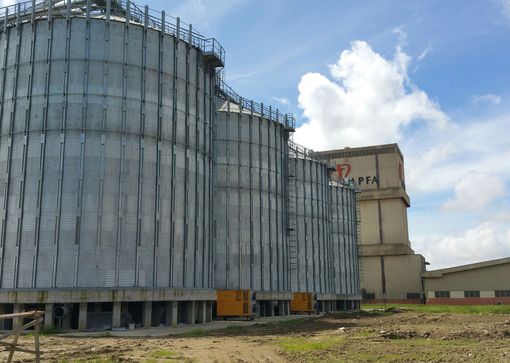 Commercial rice cooling with grain coolers